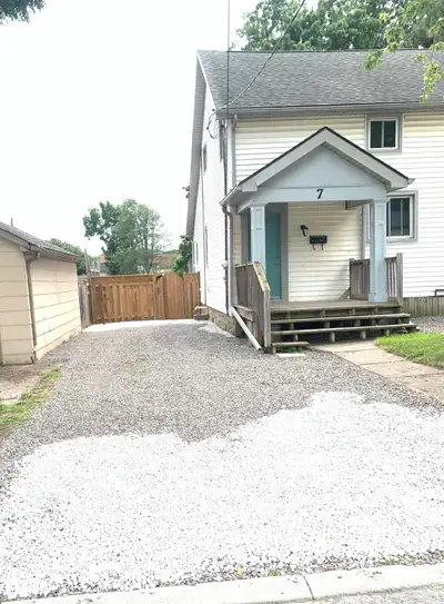 Updated 2-storey Whole Duplex Unit 3 Bed 1.5 Bath 3 Parking