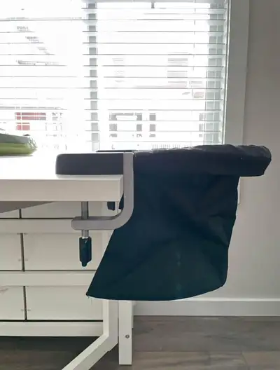 Mountain Buggy Pod High Chair Mounts onto any solid countertop or table Great for traveling, restaur...