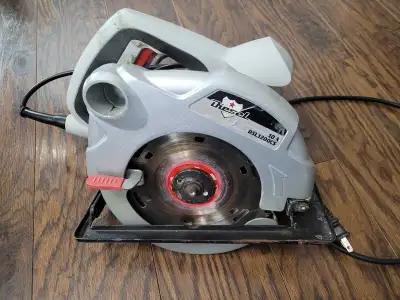 7-1/4 inch circular saw, corded. Gently used and cuts very well - just selling because I was gifted...