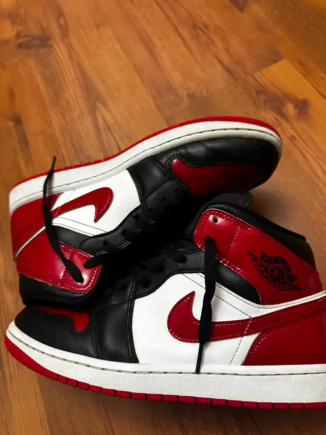 air jordan 1 mid alternate bred toe