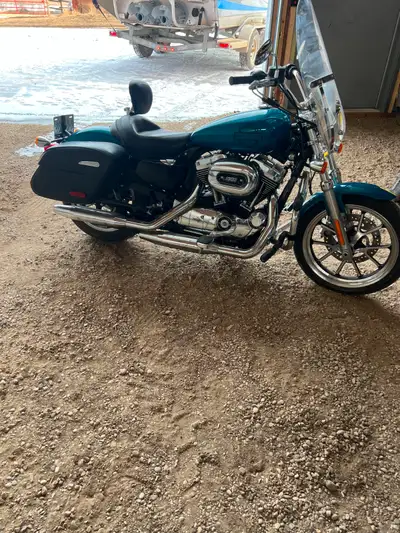 2014 Harley Sportster, very low KM 4000!!!(not a typo) like new, custom Blue/teal paint. Mustang sol...