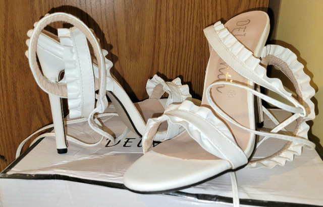 Sandals Cross Strap Lace-Up Ruffles in Women's - Shoes in Mississauga / Peel Region