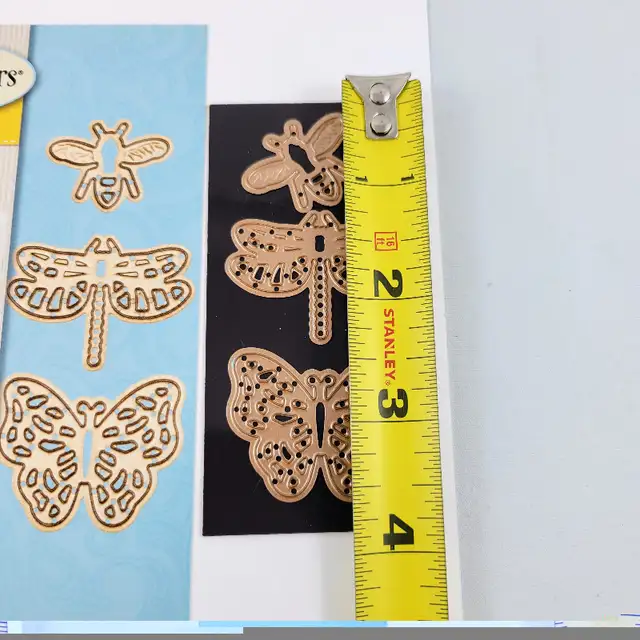 Flying Bugs Spellbinders Metal Die Cut Set Die D-Lites Bee Drago in Hobbies & Crafts in Strathcona County - Image 5