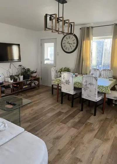 Appartement 5 1/2 rénové à louer au Vieux Longueuil