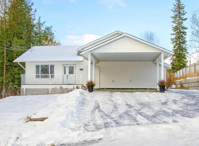 ✨ Step into your dream oasis! ✨ This stunning home spans nearly 2,800 sq ft, beautifully set on a se...