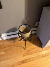 NEW PLANT STAND AND LINED WICKET PLANT BASKET