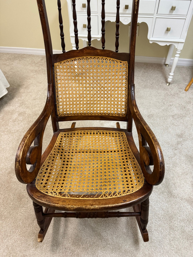 Antique Rocking Chair in Arts & Collectibles in Kingston - Image 4