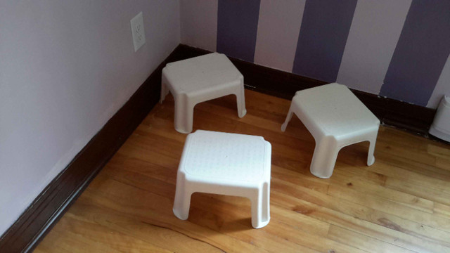 3 chaises blanches dans Autre  à Ville de Montréal - Image 3