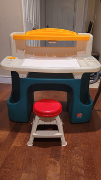 Step 2 toddler kids art and craft table great condition 