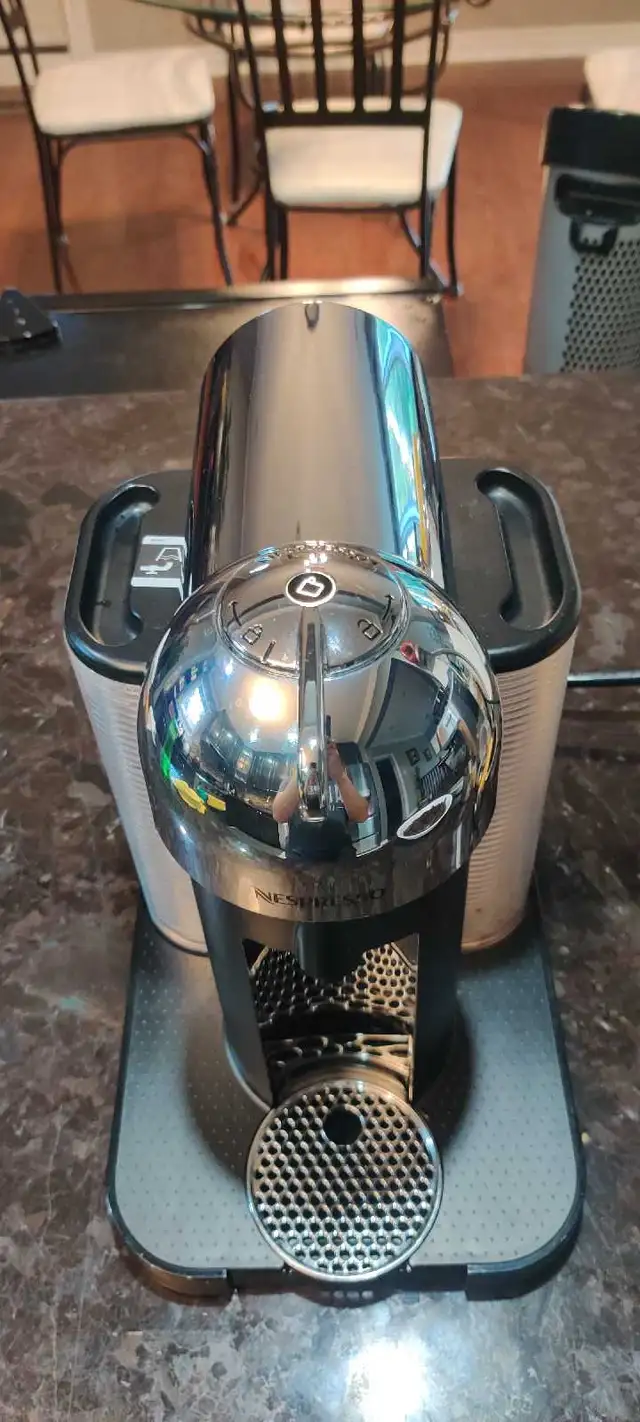 Breville Nespresso espresso machine in Coffee Makers in City of Toronto - Image 3