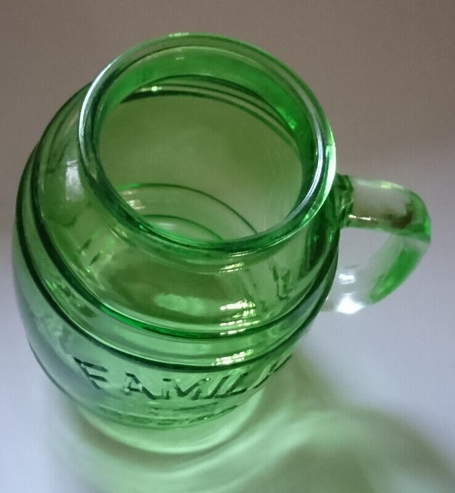 Vintage Family Recipe Green Embossed Glass Barrel Shaped Mug in Arts & Collectibles in Oshawa / Durham Region - Image 4