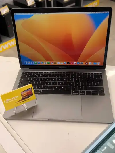Disponible chez Lion Tech 2803 rue Masson Core Intel i5 RAM 8GB DDR3 Storage 256GB 13.3" screen