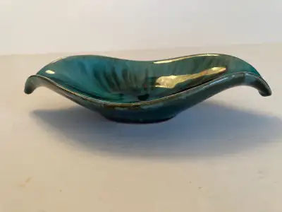 Blue Mountain Pottery Leaf Dish 7" Blue Green Candy, View more