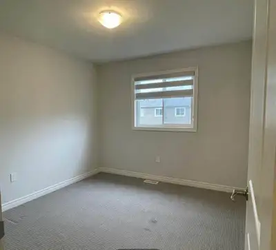 Private room available for a girl at oldfield road in a 3 bed and 3 bath house.600 plus utilities.