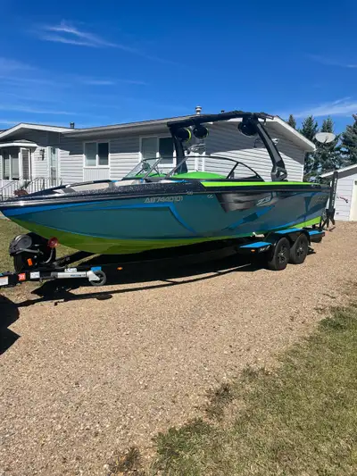 Puts out an excellent surf wave, roughly 400 hours. -E2 power tower -Bimini top -Swivel board racks...