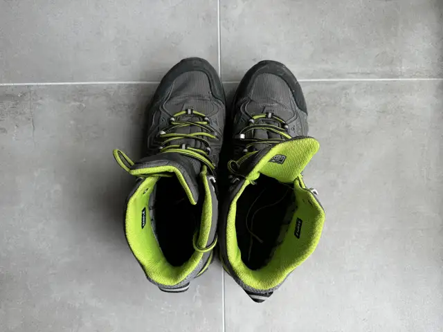 Keen APhlex Waterproof Hiking Boot - Size 9  in Men's Shoes in Markham / York Region - Image 4