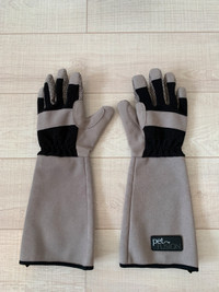 Pet Grooming/Handling Glove