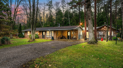 FAMILY + FRIENDS COTTAGE near Grand Bend ✅ Quiet forest-like environment and walking distance to bea...