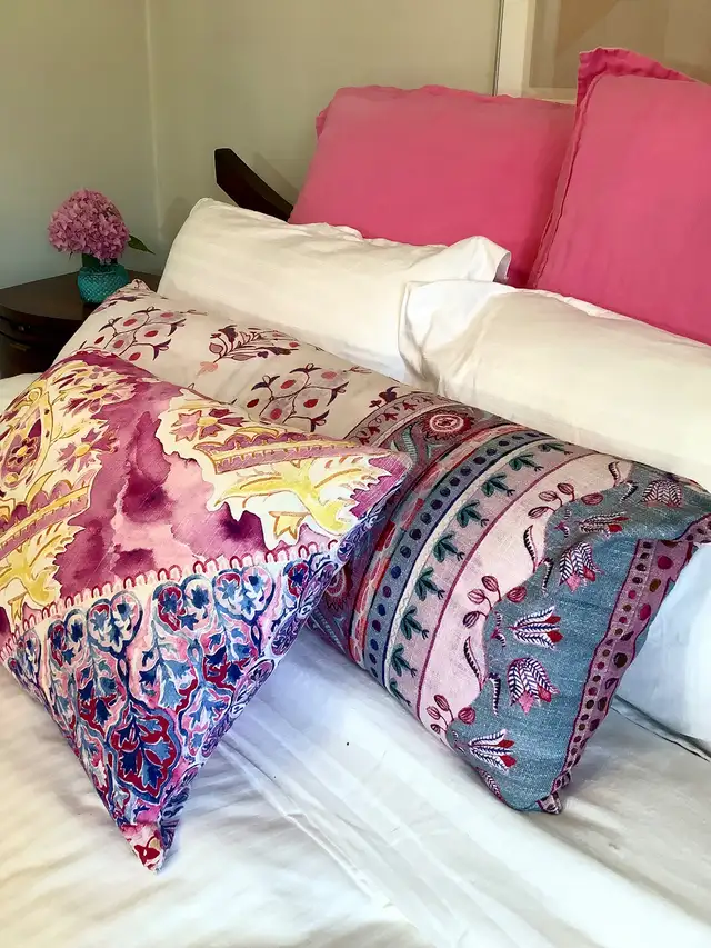 Accent Pillows Antropologie  Linen Inserts included in Home Décor & Accents in Oakville / Halton Region - Image 2