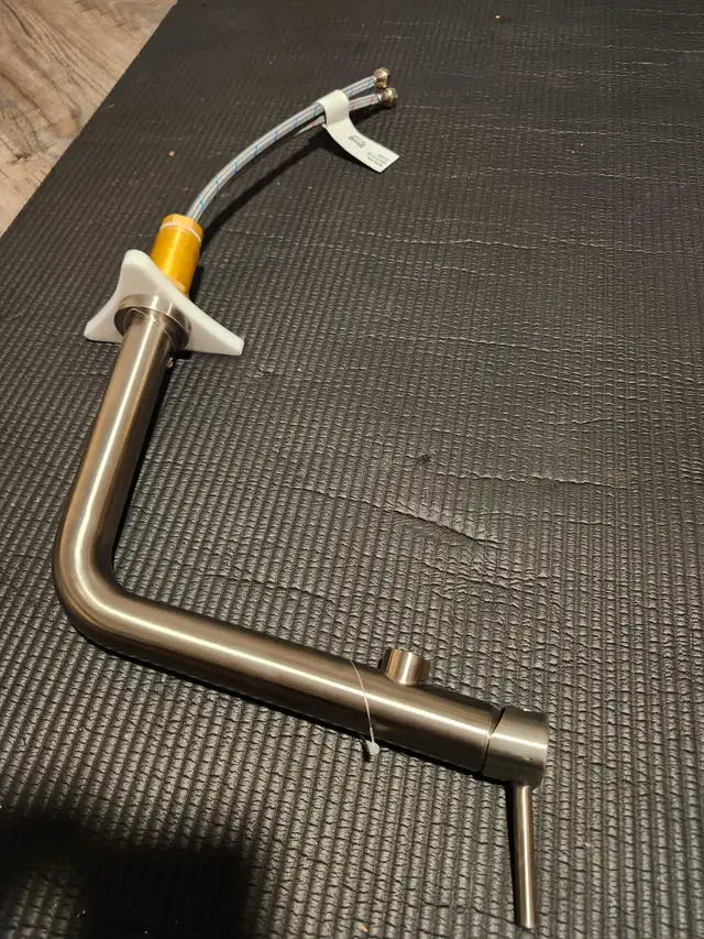 Faucet for the kitchen or vanity546145061915873281