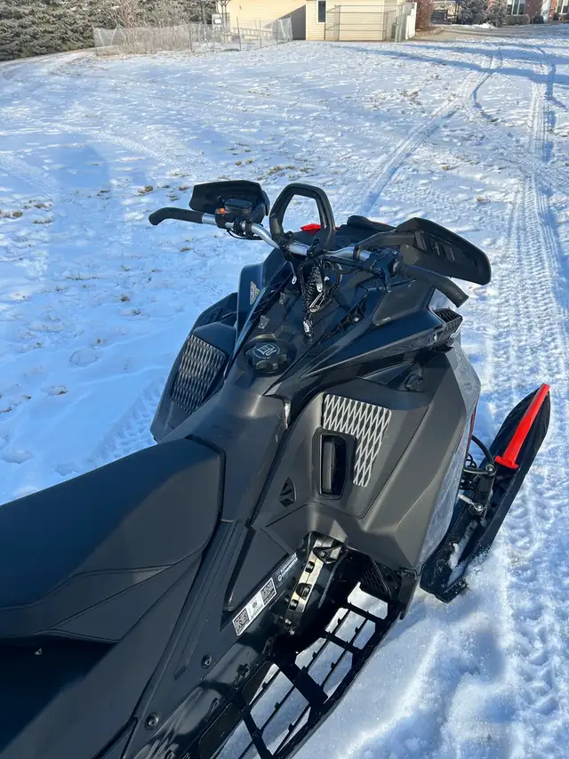 2021 Summit Expert 175 in Snowmobiles in Strathcona County - Image 6