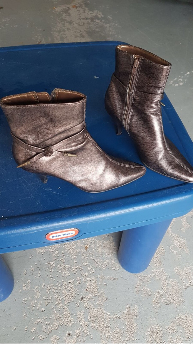 Bronze boots $30 in Garage Sales in Mississauga / Peel Region - Image 2