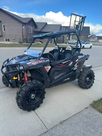 2017 polaris rzr 900s eps, skid plate, A arm Armour, stereo, new battery, aftermarket tires and rims...