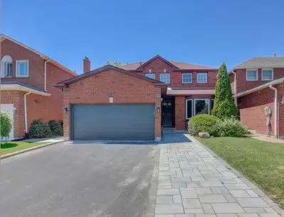 Spacious 2-bedroom basement apartment in Thornhill (Dufferin/Clark). Has a separate entrance, privat...
