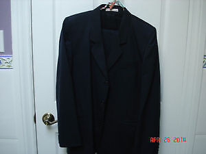 NAVY BLUE TWO PIECE SUIT AND TIE - SIZE 20 in Men's in City of Toronto