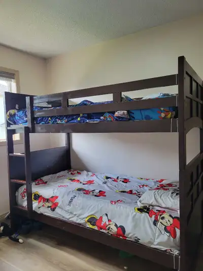 Used but still good,everything is included .Blanket,mattress, cover ,pillowcase etc.From smoke free...