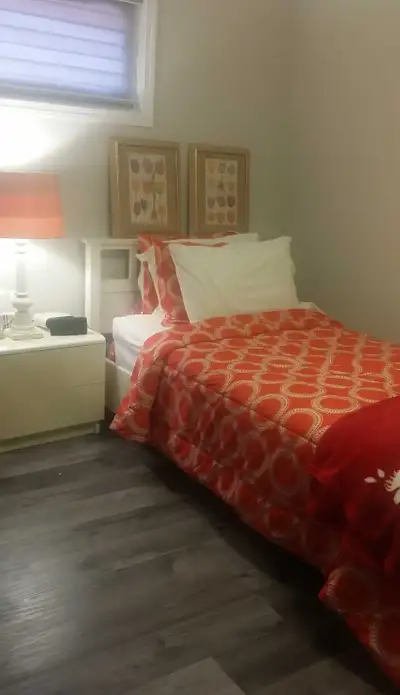 Fully Furnished Room in Bayview Village – All Included ($720/mo) Looking for a clean, quiet tenant f...