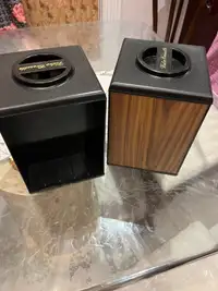 Set of rotating turntable cassette display