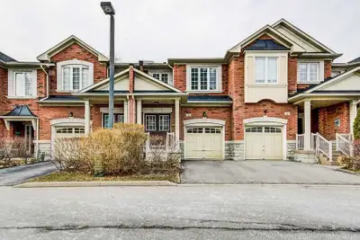 Stunning 3B Townhouse in Markland Woods