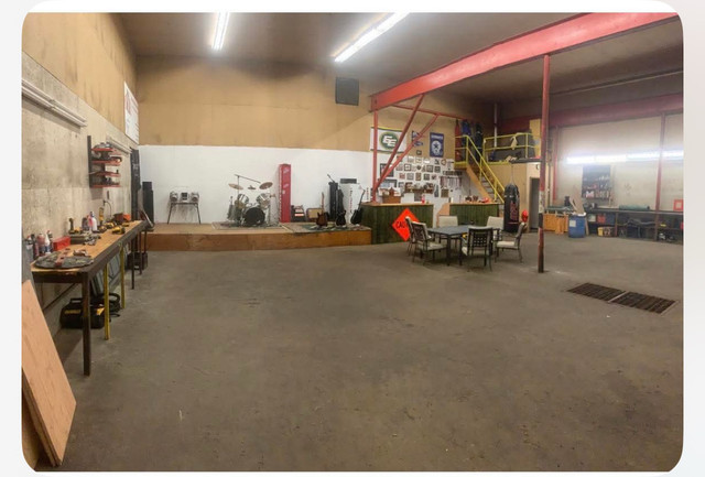 land with shop in Land for Sale in Edmonton - Image 2