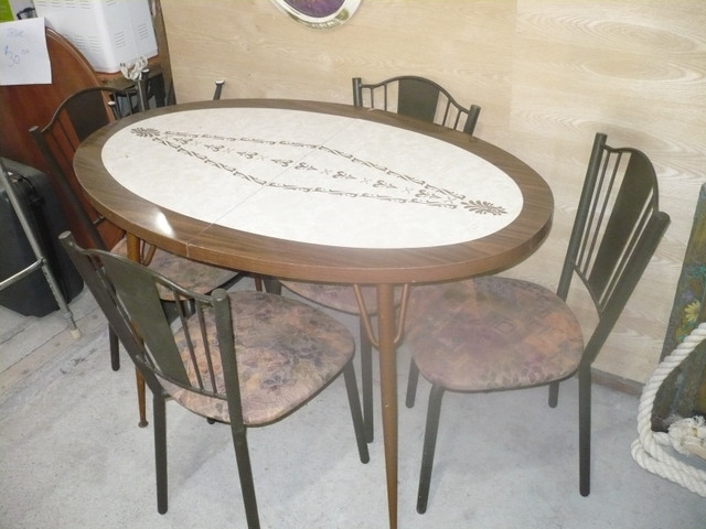 Table en ''arborite''vintage année 60 et 4 chaises dans Mobilier de salle à manger et cuisine  à Ville de Montréal - Image 2