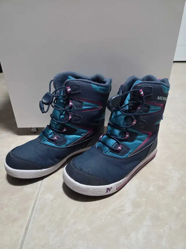 Bottes d'hiver pour fille grandeur 3 (Merrell Snow Bank) in Kids & Youth in Laval / North Shore - Image 2