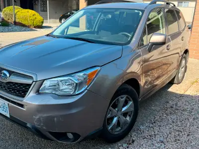 2015 Subaru Forester AWD 2.5L Auto Only 113,000Km Sunroof. Backup camera Heated seats Remote start