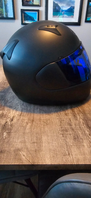 Arai Regent X motorcycle helmet XL size. in Motorcycle Parts & Accessories in Fort McMurray - Image 4