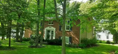 Discover this charming house available for rent, featuring 3 bedrooms and 2.5 bathrooms, perfect for...