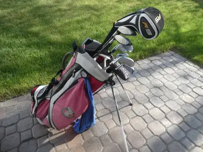 Men’s Mizuno Right Hand Golf Club Set and Titleist bag, View more