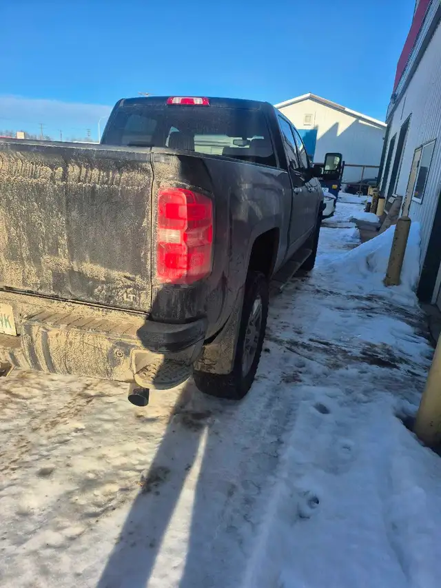 2017 Chevy Silverado 2500 Midnight Edition in Cars & Trucks in Meadow Lake - Image 5