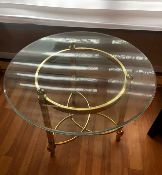 Table d'appoint ronde en verre, transparente et dorée dans Tables basses  à Longueuil/Rive Sud - Image 3