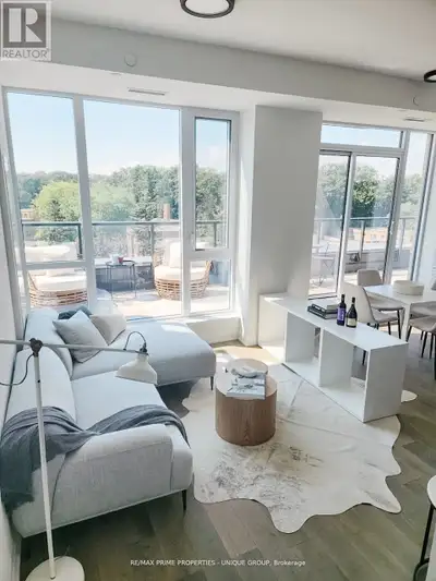 Modern 2 Bedroom 2 Bathroom furnished condo at The Kingsway