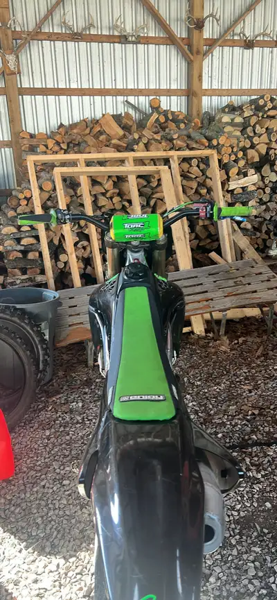 Perfect project bike brand new tires just need to be installed Brand new carb and brand new plastics...