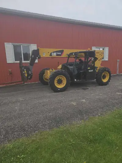 Have here a 2015 CAT TL642C telehandler in excellent condition. Unit is from Texas so it's really cl...