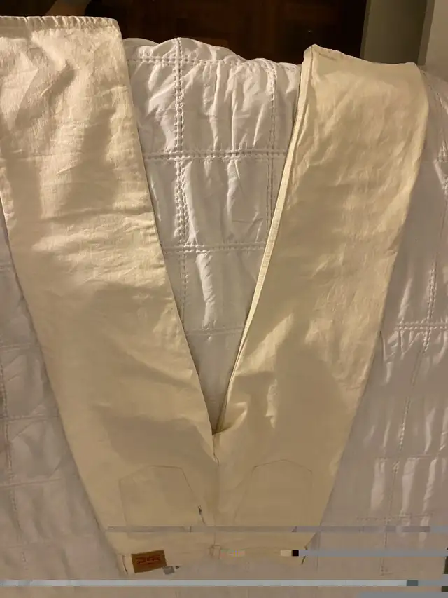 **BRAND NEW** White Levi jeans size 30 in Women's - Bottoms in City of Toronto - Image 3