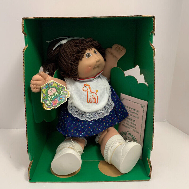 Vintage cabbage patch kids doll with box brown hair in Toys & Games in St. Catharines - Image 2