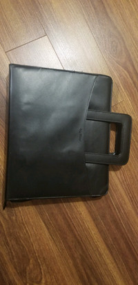 DAY TRACKER BRIEFCASE ORGANIZER FOR SALE! MINT CONDITION!