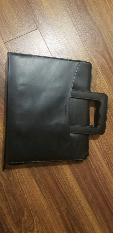 DAY TRACKER BRIEFCASE ORGANIZER FOR SALE! MINT CONDITION! in Other Business & Industrial in Oshawa / Durham Region