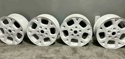 New Powder coat, Super gloss White no rash newly painted Center Bore 2.75 in, 69.85mm, Size 16x7, 5x...